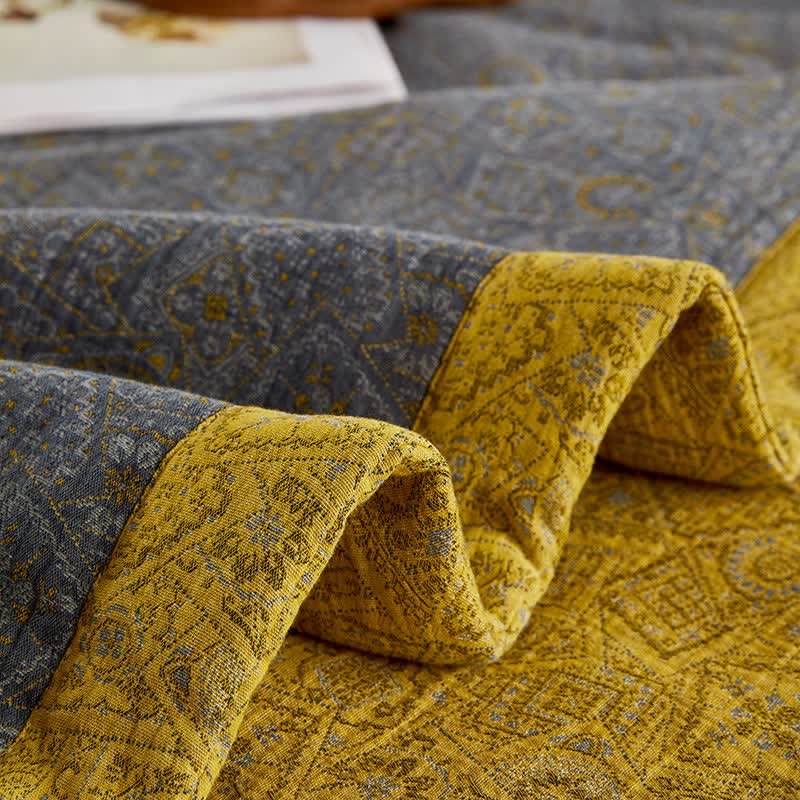 Baumwollgaze-Jacquard-Steppdecke mit dezentem Muster - image 7
