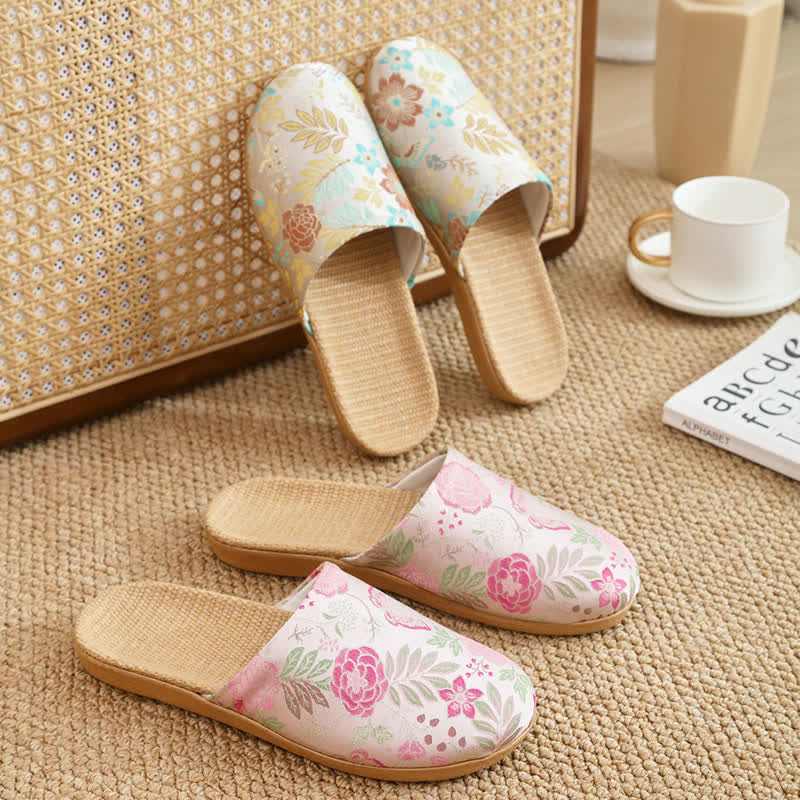 Refresh Floral Closed-Toe Hausschuhe - image 5