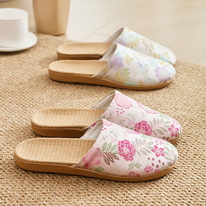 Refresh Floral Closed-Toe Hausschuhe - image 3