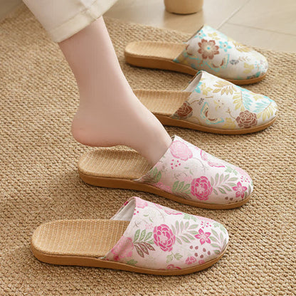 Refresh Floral Closed-Toe Hausschuhe - image 0