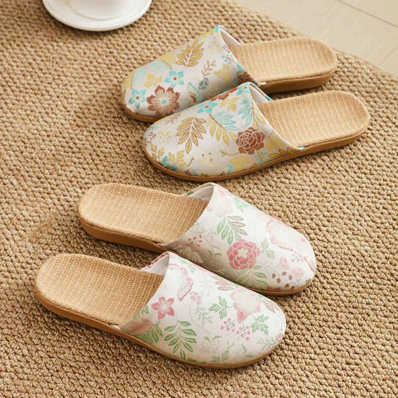 Refresh Floral Closed-Toe Hausschuhe - image 4