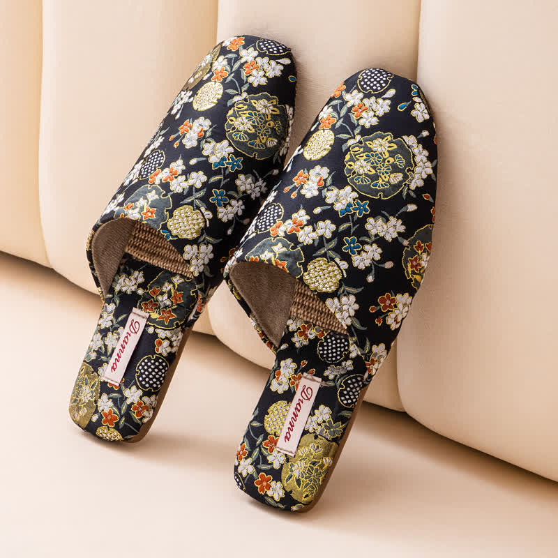 Hausschuhe aus Satin mit Chinoiserie-Stickerei - Schwarz - 2XL - image 12