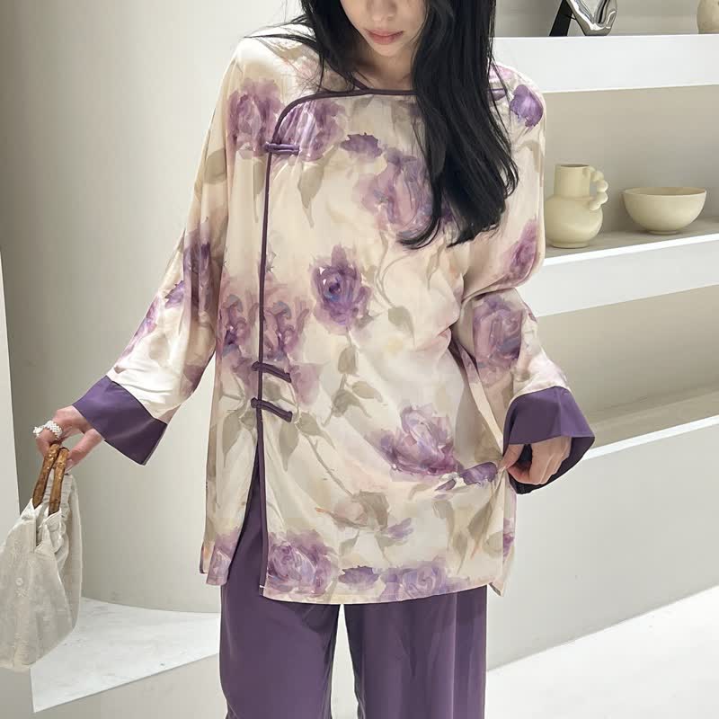 Aquarell-Pyjama-Set in Lila mit Blumenmuster im orientalischen Stil - image 1