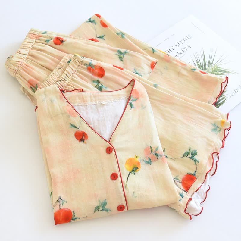 Pyjama-Set aus Baumwolle mit Granatapfelmuster und V-Ausschnitt (3-teilig) - image 1