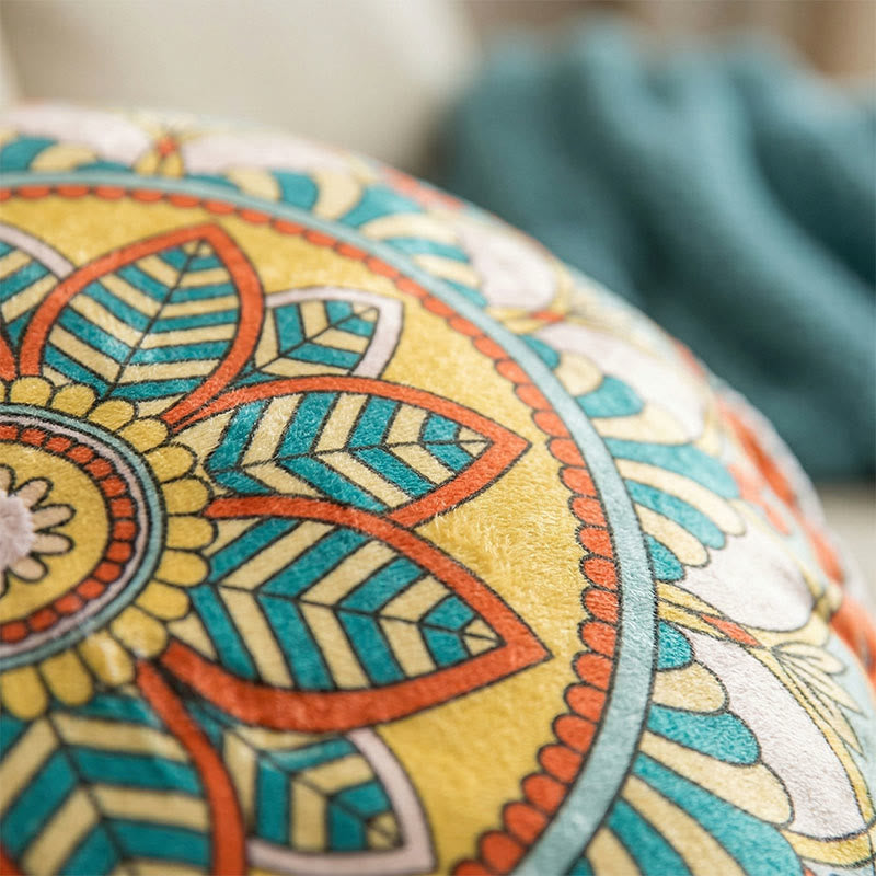 Mandala-Kissen im Boho-Stil mit Blumenmuster in Rosa - image 1
