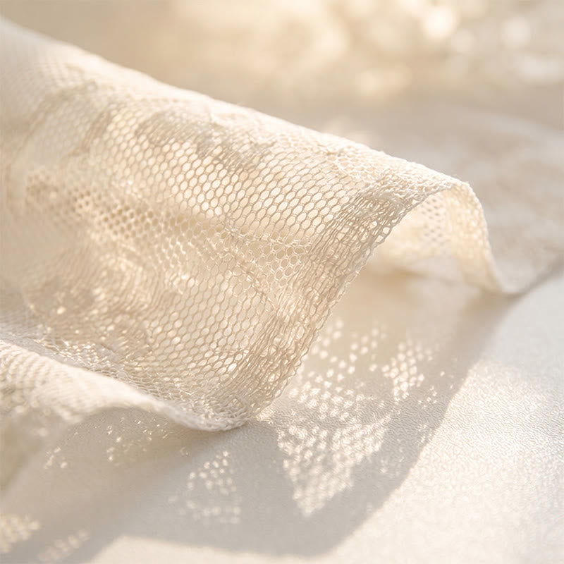 Romantische Tischdecke mit floraler Spitze und Rüschenrand - image 2