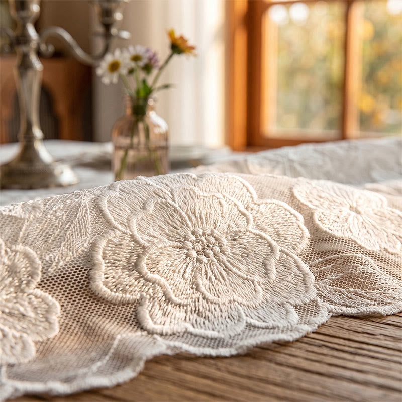 Tischdecke aus Kamelien-Spitze und Jacquard - image 3