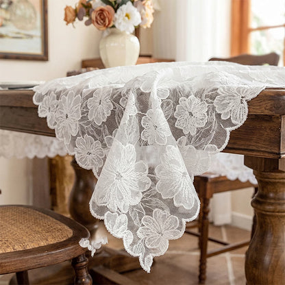 Tischdecke aus Kamelien-Spitze und Jacquard - image 2