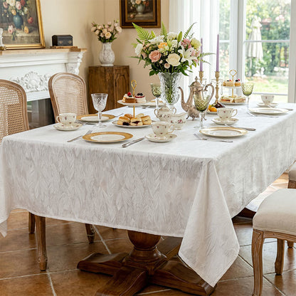 Tischdecke mit Blattmuster und Jacquard-Design - image 1