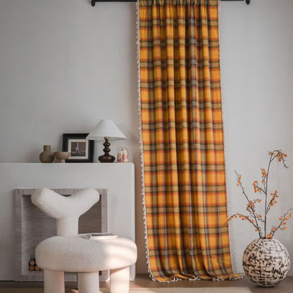 Orangefarbener Vorhang im Landhausstil mit Karomuster und Quasten - image 2