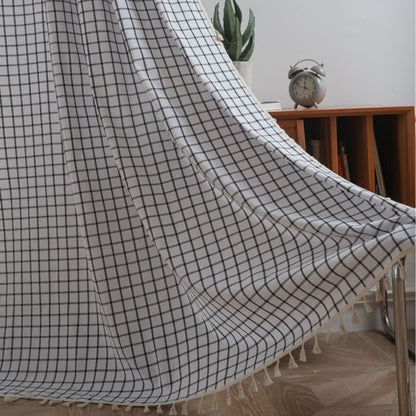 Minimalistischer Vorhang mit schwarz-weißem Karomuster - image 1