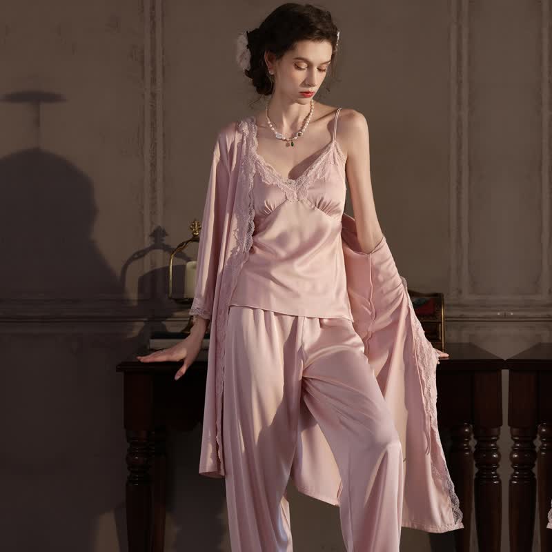 Elegantes Loungewear-Set mit seidigem Spitzenbesatz (3-teilig) - image 2