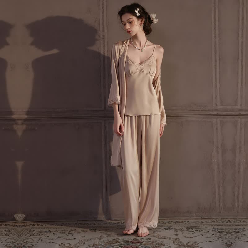 Elegantes Loungewear-Set mit seidigem Spitzenbesatz (3-teilig) - image 10