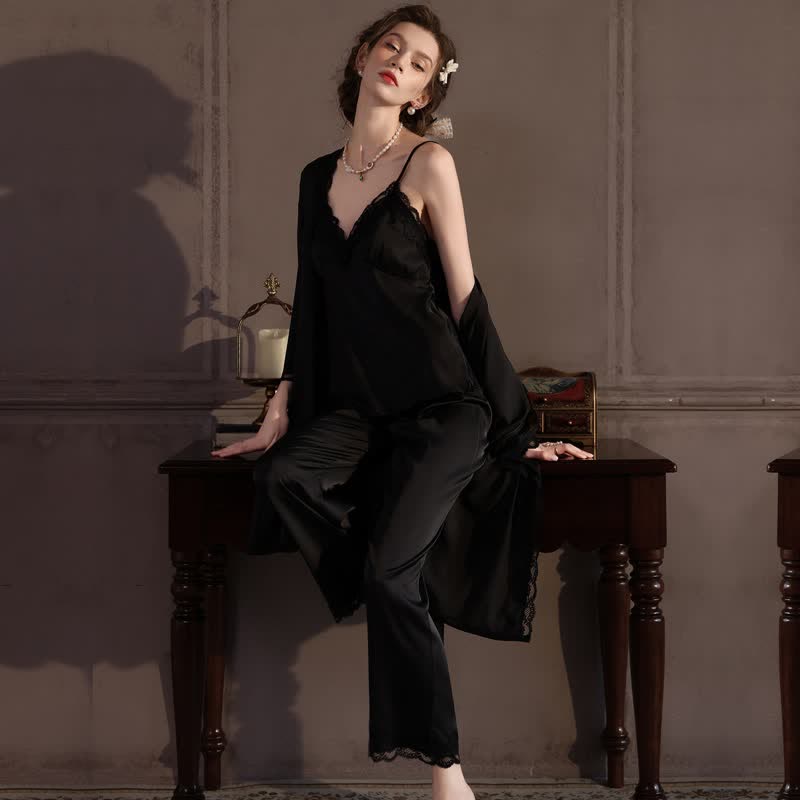 Elegantes Loungewear-Set mit seidigem Spitzenbesatz (3-teilig) - image 5