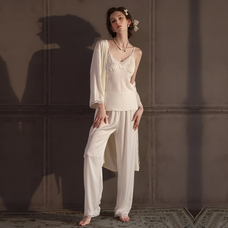 Elegantes Loungewear-Set mit seidigem Spitzenbesatz (3-teilig) - image 7