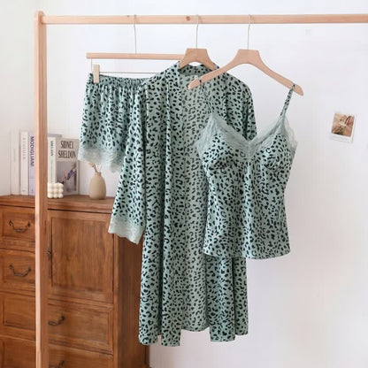 Set aus Shorts und Bademantel mit Leopardenmuster und Spitzenbesatz - Blau - 2XL - image 0