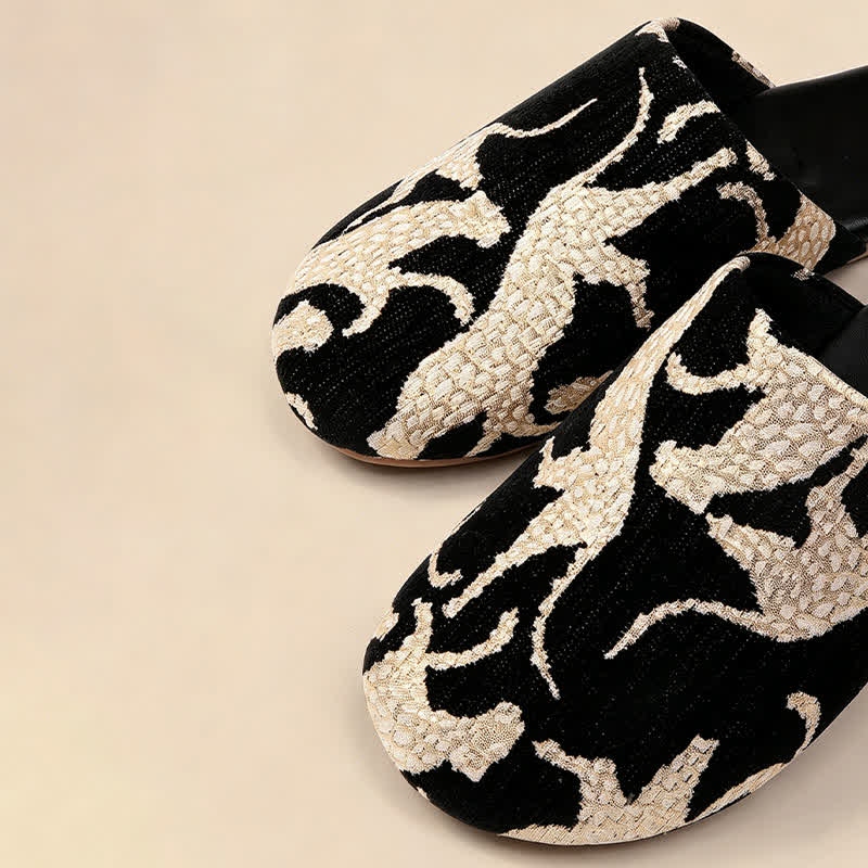 Jacquard-Hausschuhe mit Tiermuster und geschlossener Zehenpartie - image 4