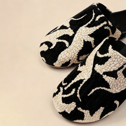 Jacquard-Hausschuhe mit Tiermuster und geschlossener Zehenpartie - image 4