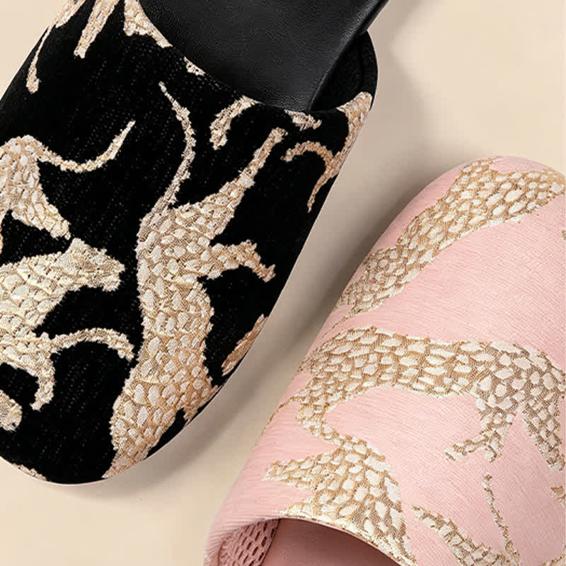 Jacquard-Hausschuhe mit Tiermuster und geschlossener Zehenpartie - image 8