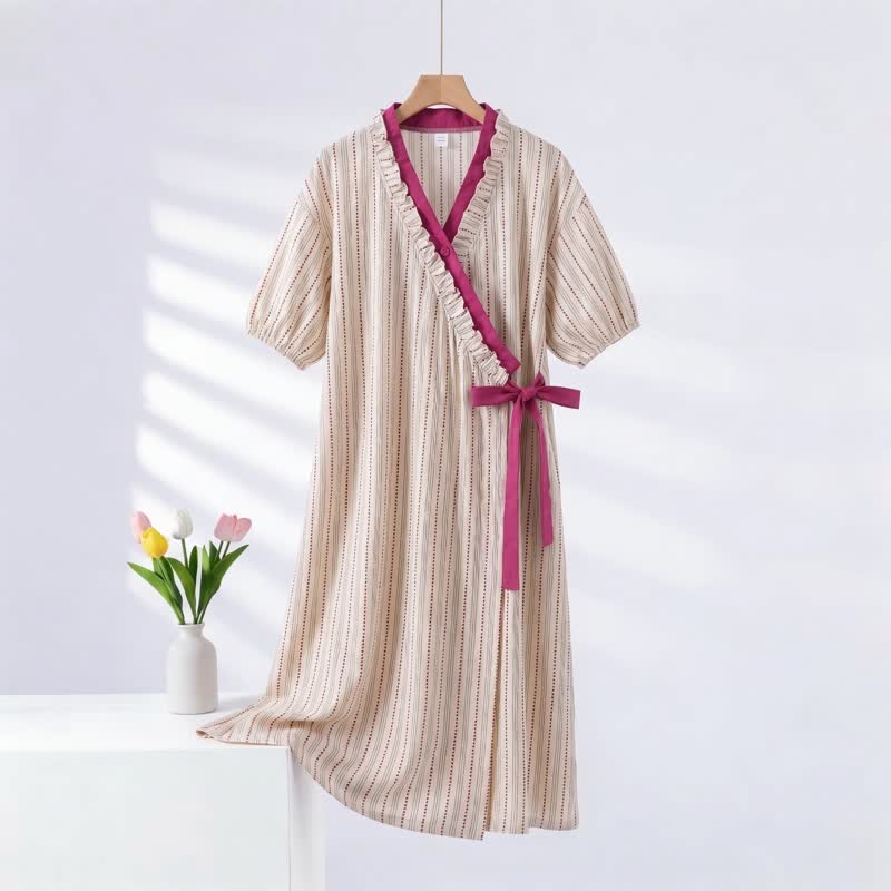 Gepunktetes, gestreiftes Nachthemd mit Rüschen und seitlicher Bindebändern - Rosa - 2XL - image 0