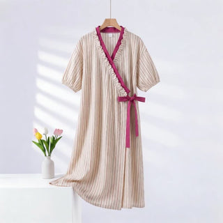 Gepunktetes, gestreiftes Nachthemd mit Rüschen und seitlicher Bindebändern - Rosa - 2XL - image 0
