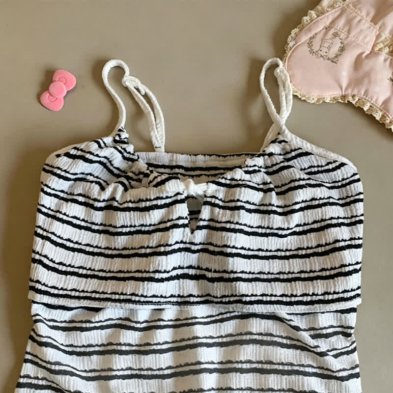 Pyjama-Set mit Schleife vorne, gestreiftem Trägertop und Shorts - image 12