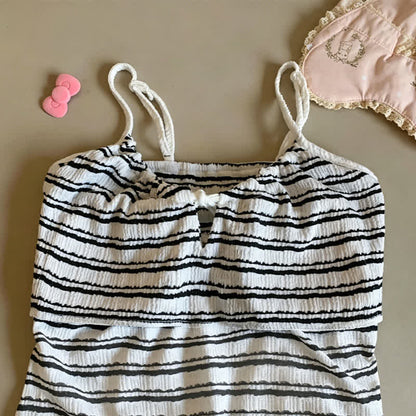Pyjama-Set mit Schleife vorne, gestreiftem Trägertop und Shorts - image 12