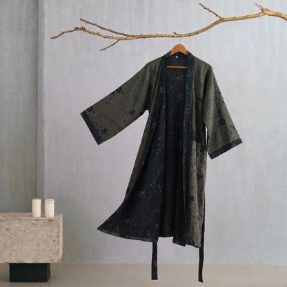Kimono-Bademantel aus Bio-Baumwolle mit Gartenblumenmuster - Dunkelgrau - 2XL - image 24