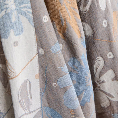 Grauer Kimono-Bademantel aus Baumwollgaze mit Blumenmuster - image 9