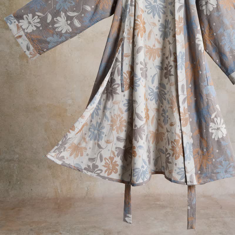 Grauer Kimono-Bademantel aus Baumwollgaze mit Blumenmuster - image 4