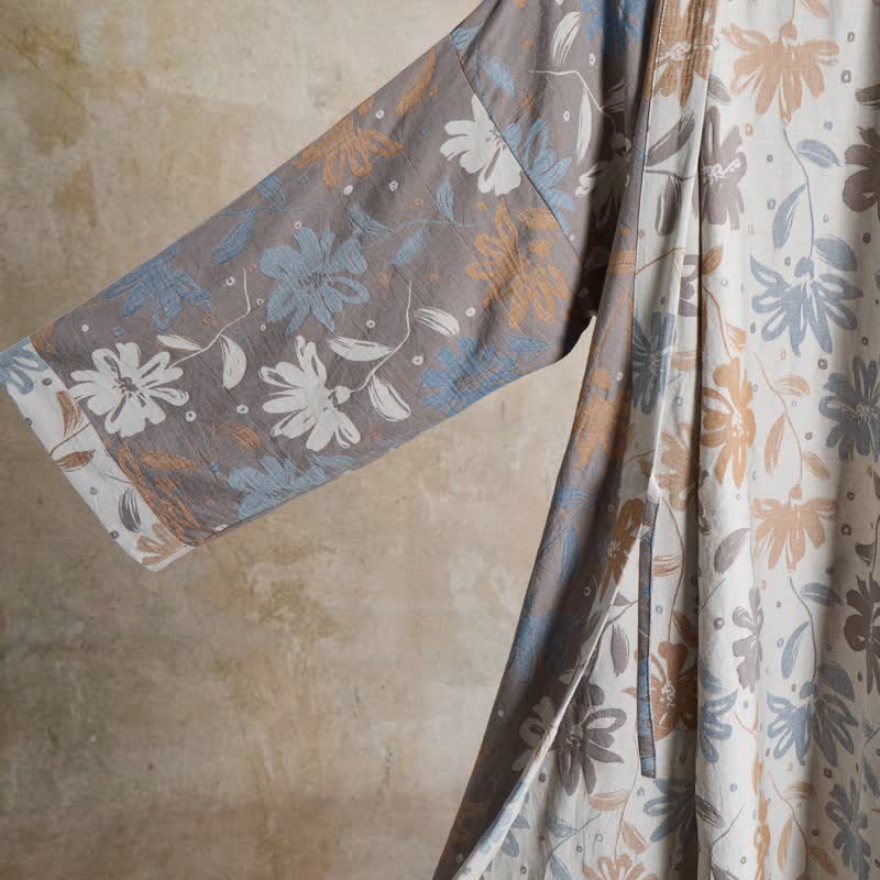 Grauer Kimono-Bademantel aus Baumwollgaze mit Blumenmuster - image 5