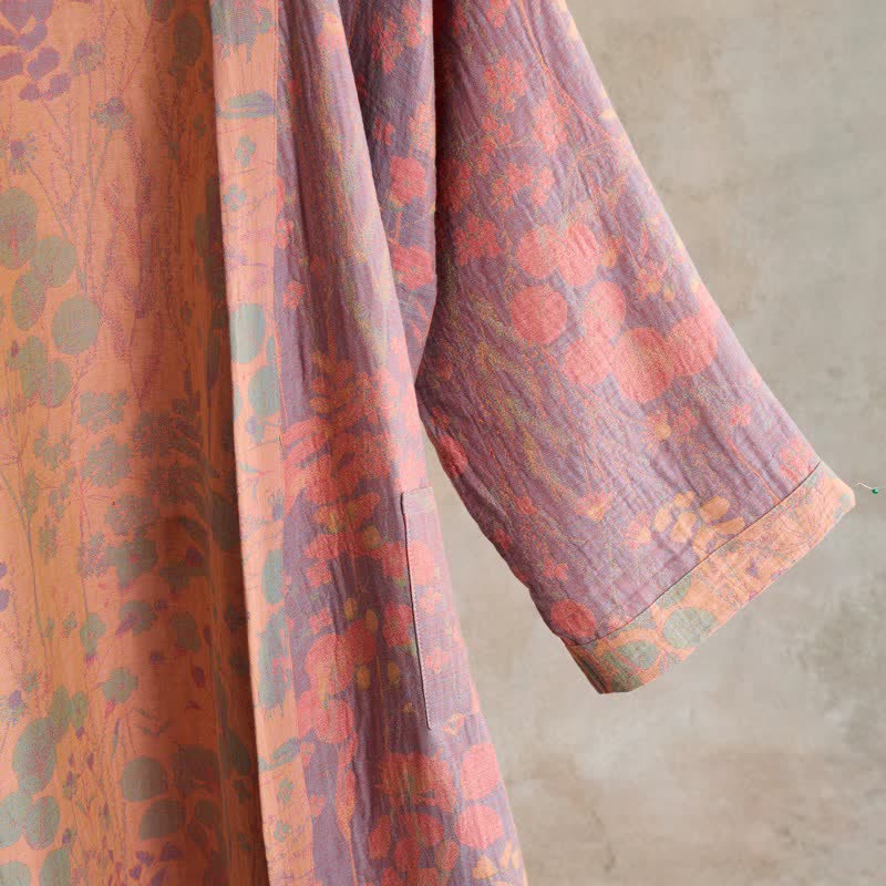 Künstlerisch gemusterter Kimono aus Baumwollgaze mit botanischem Muster - image 5