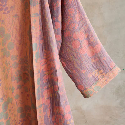 Künstlerisch gemusterter Kimono aus Baumwollgaze mit botanischem Muster - image 5