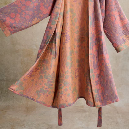 Künstlerisch gemusterter Kimono aus Baumwollgaze mit botanischem Muster - image 3