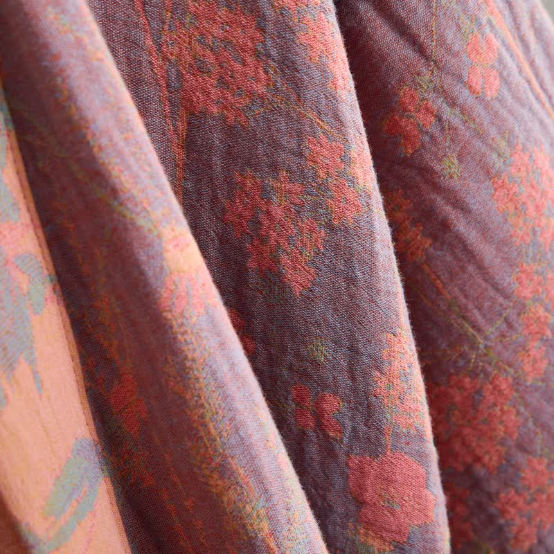 Künstlerisch gemusterter Kimono aus Baumwollgaze mit botanischem Muster - image 8