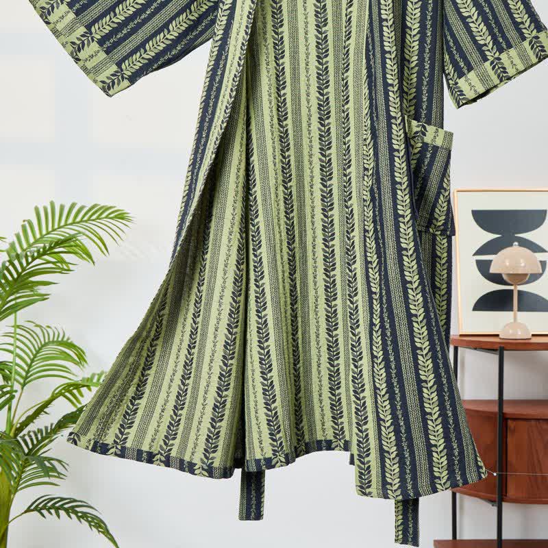 Kimono-Bademantel aus Baumwollgaze mit Blattstreifen - image 3