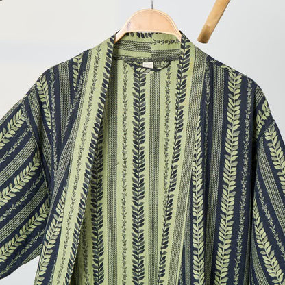 Kimono-Bademantel aus Baumwollgaze mit Blattstreifen - image 2
