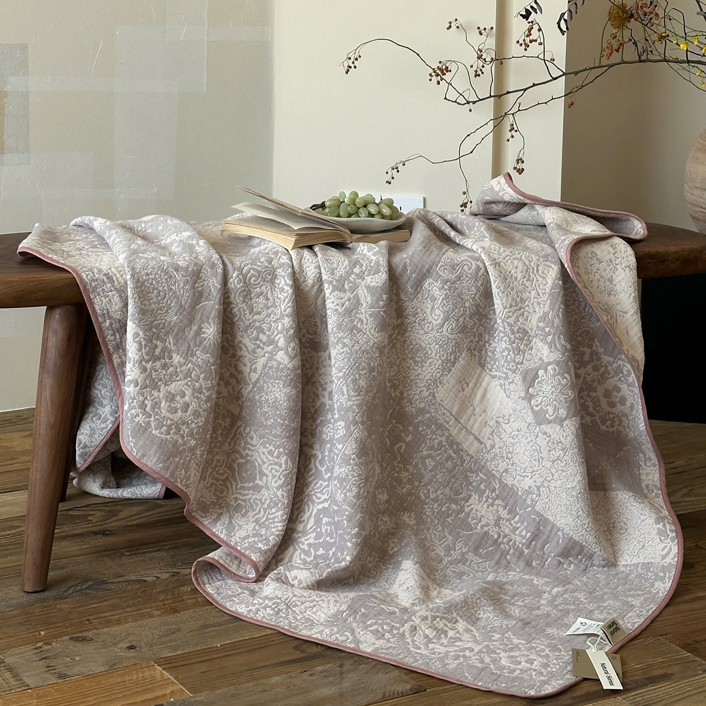 Wendbare Jacquard-Steppdecke mit Vintage-Blumenmuster - image 2