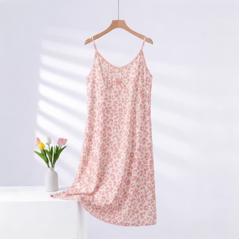 Nachthemd mit Leopardenmuster und Spitzenbesatz - Rosa - XXXL - image 0