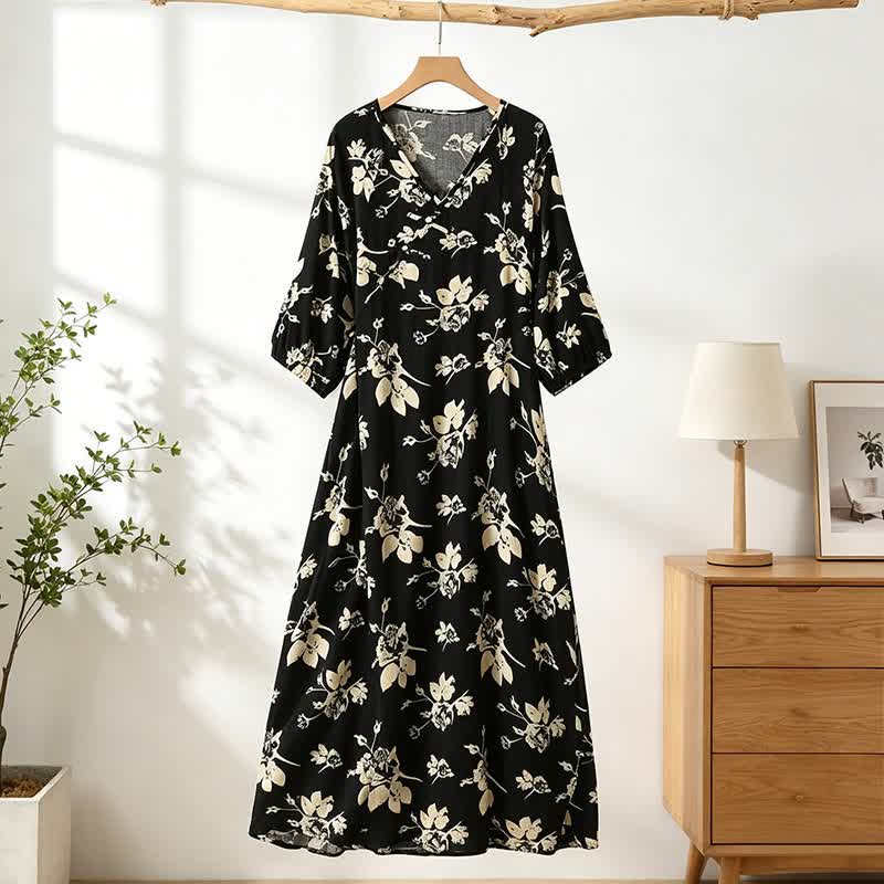 Elegantes Loungekleid mit Blumenmuster und V-Ausschnitt - image 0