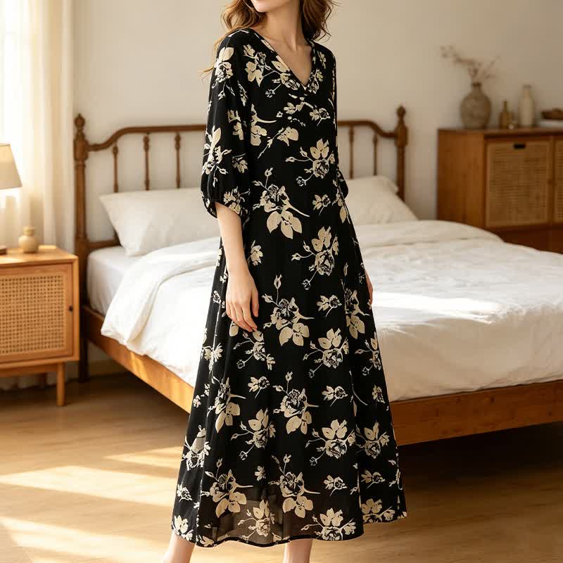 Elegantes Loungekleid mit Blumenmuster und V-Ausschnitt - image 2