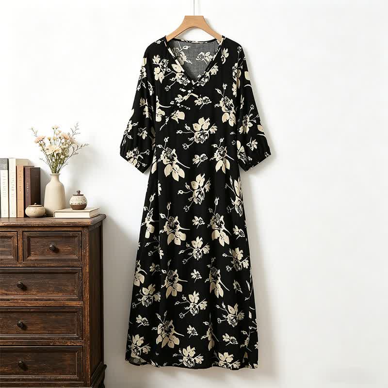 Elegantes Loungekleid mit Blumenmuster und V-Ausschnitt - Schwarz - XL - image 1