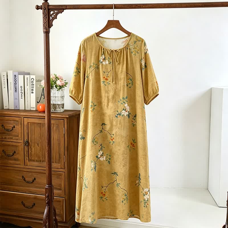 Vintage Lounge-Kleid mit Blumen- und Zweigmuster - image 1