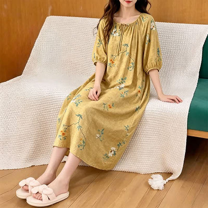 Vintage Lounge-Kleid mit Blumen- und Zweigmuster - image 3