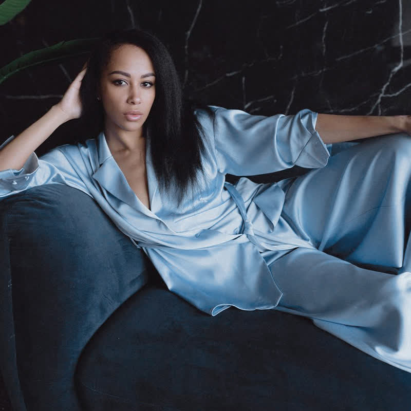 Einfarbiges Loungewear-Set für Damen mit Gürtel - image 2