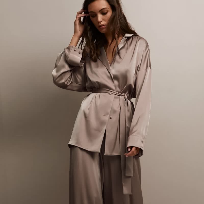 Einfarbiges Loungewear-Set für Damen mit Gürtel - image 13