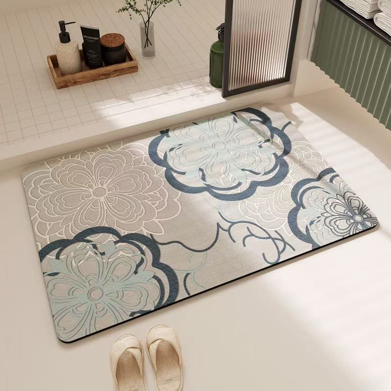 Hellblauer Badezimmerteppich mit filigranem Blumenmuster - 23" × 35" - image 0