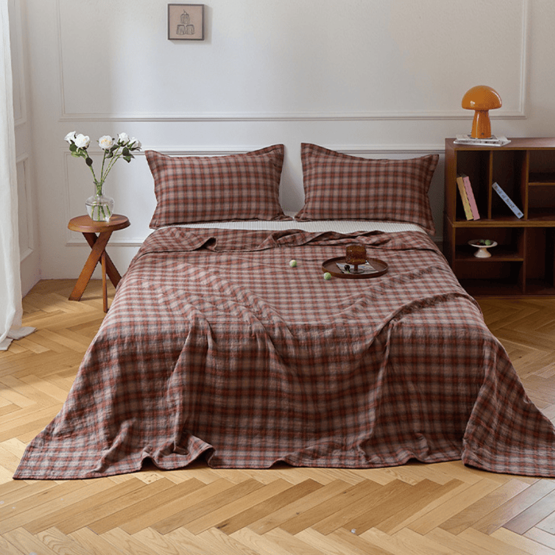Bettwäsche-Set aus Baumwolle im Retro-Erdton-Karo-Design - Auburn - Tagesdecke mit 2 Kissenbezügen - König - image 0