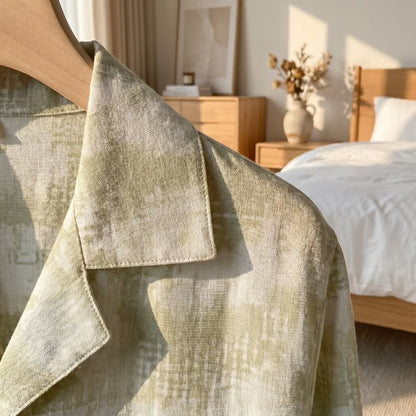 Loungewear-Set mit hellem Blumenmuster und dezentem Vichy-Karo und Knöpfen - image 6