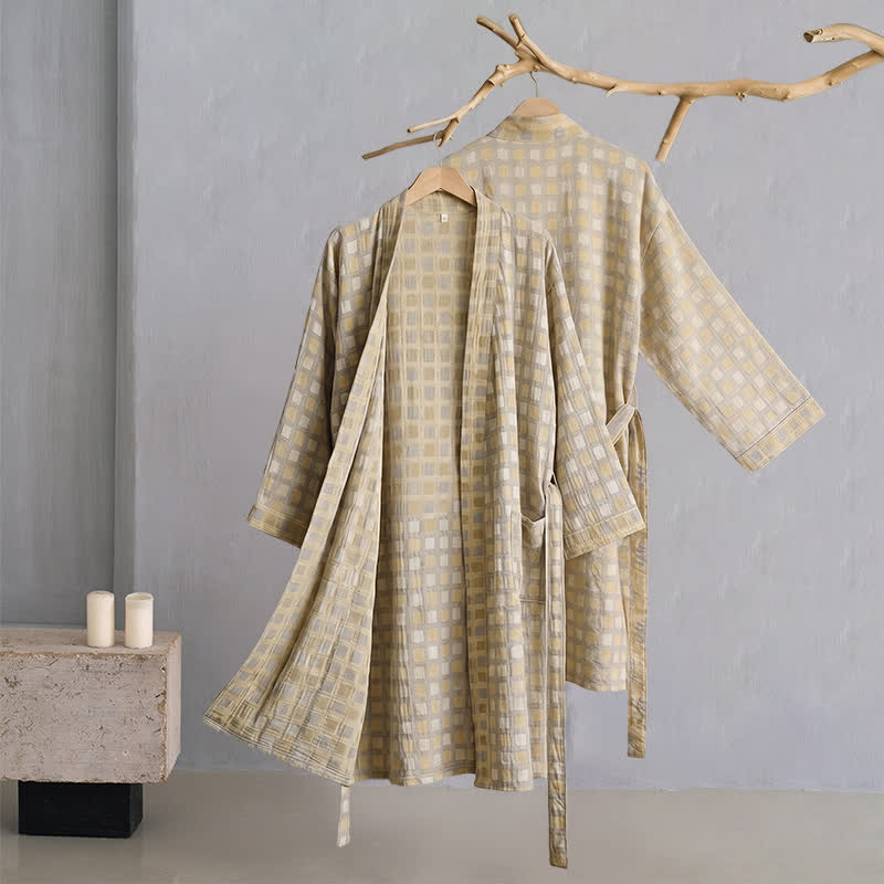 Kimono-Bademantel aus weicher, gelb-grau karierter Baumwolle - image 2